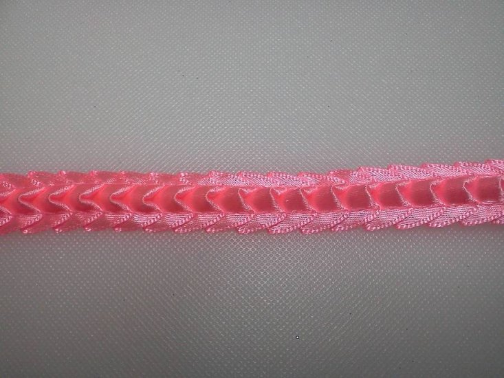 Pink Pleated Trim* - Click Image to Close
