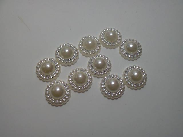 Large Cream Plastic Pearl Beads* - Click Image to Close