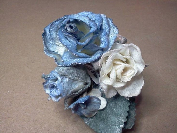 Mix Blue/White Roses - Click Image to Close