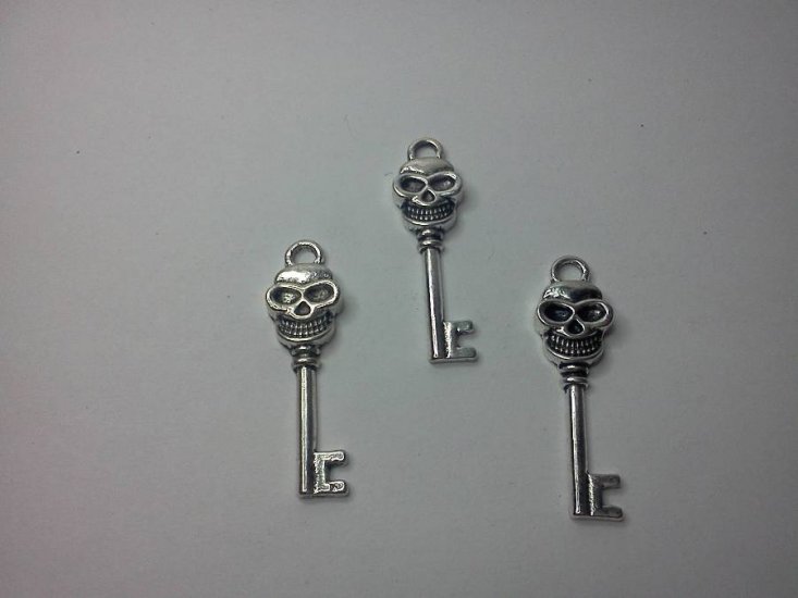 Silver Skull Key Charms* - Click Image to Close