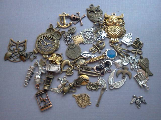 20 Different Charms - Click Image to Close