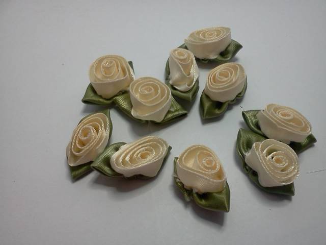 Cream Fabric Roses* - Click Image to Close