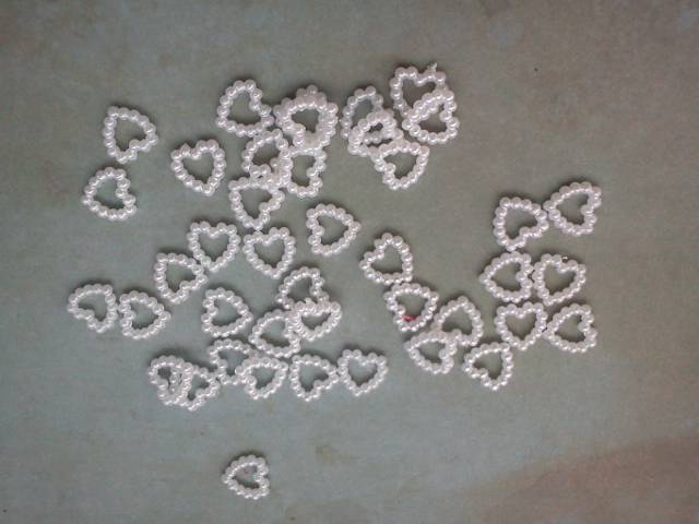 Plastic White Hearts - Click Image to Close