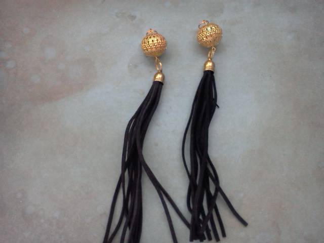 2 Tassels* - Click Image to Close