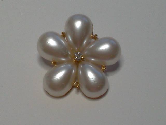 Pearl Flower Buttons* - Click Image to Close