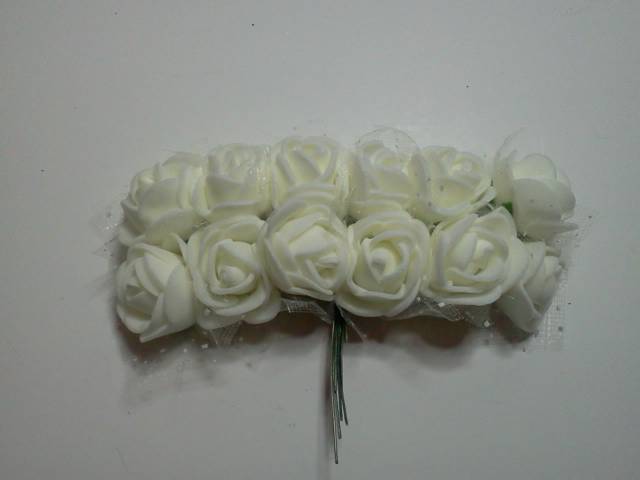 Off White Foam Roses* - Click Image to Close