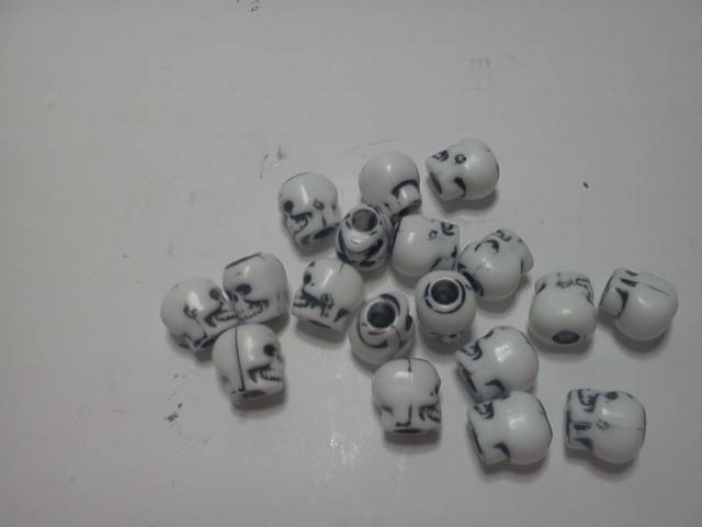 White Skull Beads* - Click Image to Close